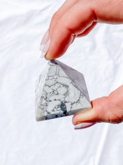 Howlite Pyramid | Small