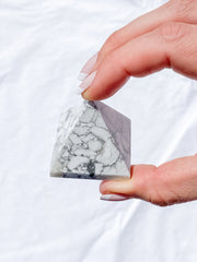 Howlite Pyramid | Small