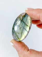 Labradorite Cabochon Oval | Medium