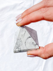 Howlite Pyramid | Medium