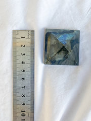 Labradorite Pyramid | Medium
