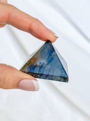 Labradorite Pyramid | Medium