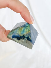 Labradorite Pyramid | Medium