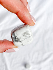 Howlite Tumbles | Medium