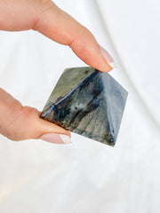 Labradorite Pyramid | Medium