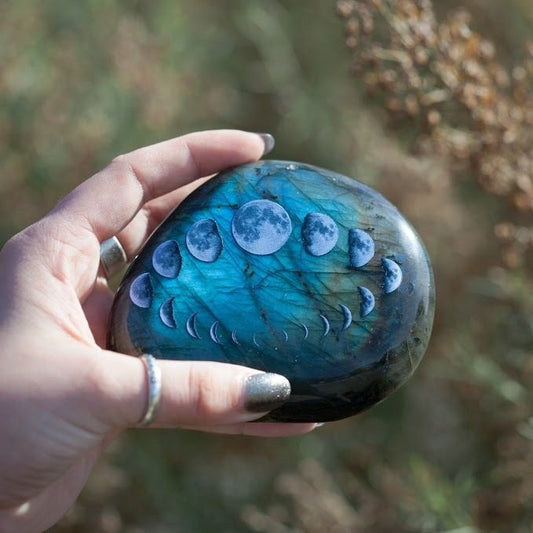 Labradorite Meaning: The Crystal of Transformation & Intuition