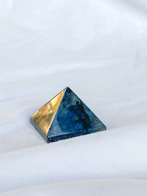 Labradorite Pyramid | Medium