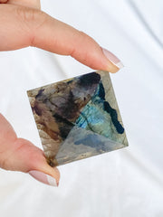Labradorite Pyramid | Medium