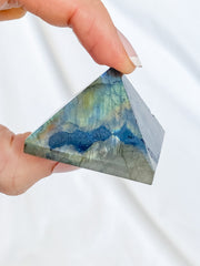 Labradorite Pyramid | Medium
