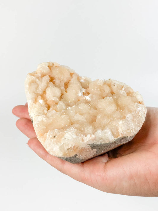 Stilbite Cluster 586g
