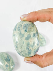 Fuchsite PalmStone | Medium