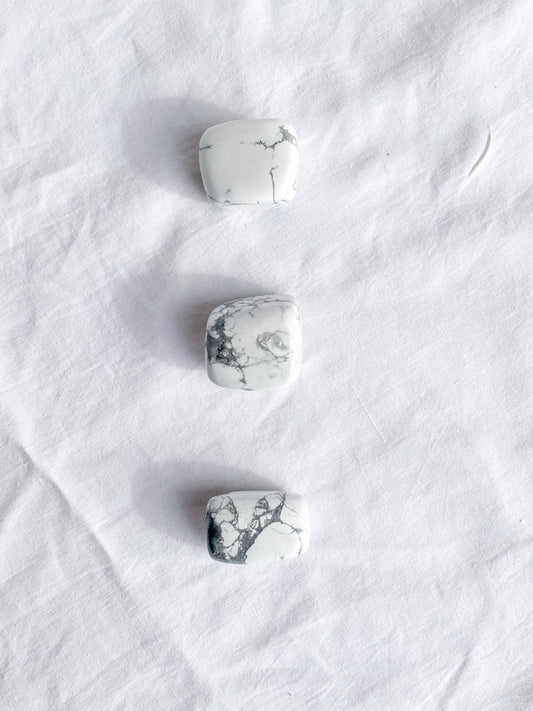 Howlite Tumbles | Medium