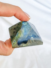 Labradorite Pyramid | Medium