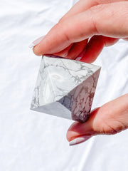 Howlite Pyramid | Small