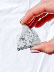 Howlite Pyramid | Small