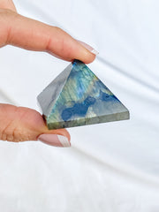 Labradorite Pyramid | Medium